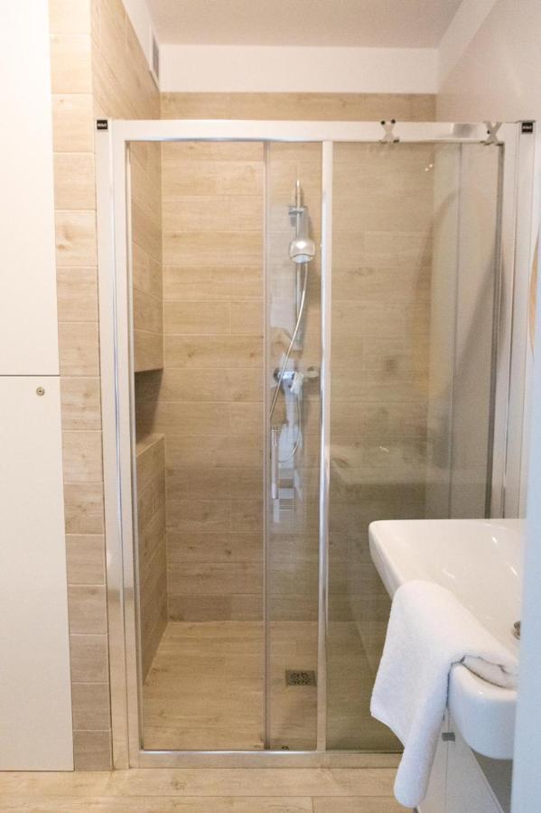 尤斯托尼莫斯基Apartament Sunset公寓 外观 照片